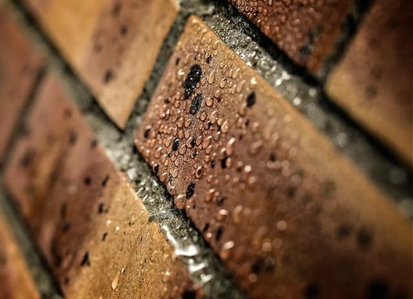 Comment traiter l'humidité d'une maison : Solutions et conseils pratiques